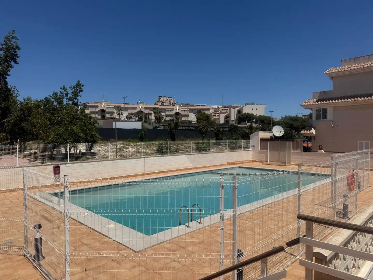 Schwimmbecken von Erdgeschoss zum Verkauf in Águilas mit Privatgarten, Terrasse und Möbliert