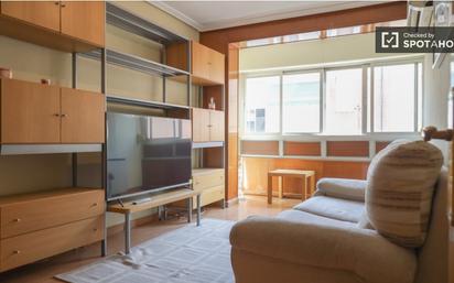 Living room of Flat to rent in  Madrid Capital  with Air Conditioner, Heating and Furnished