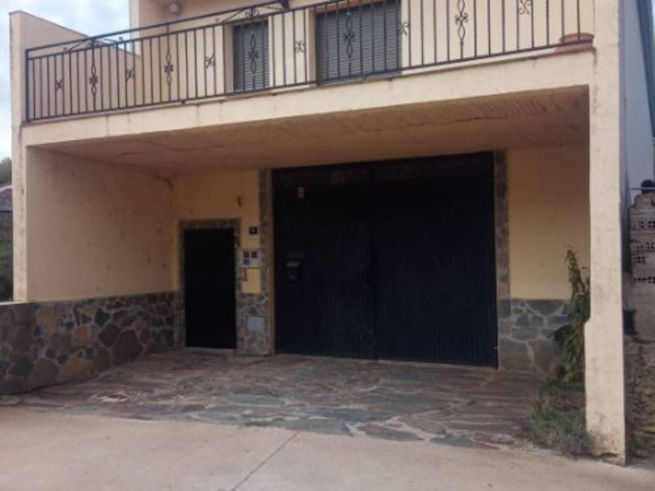 Exterior view of House or chalet for sale in Robleda  with Terrace and Furnished
