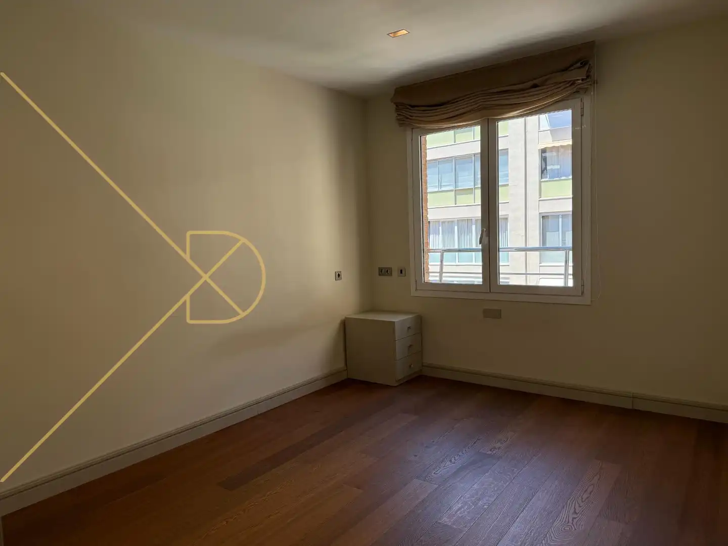 Schlafzimmer von Dachboden zur Miete in Barcelona mit Klimaanlage, Heizung und Parkett