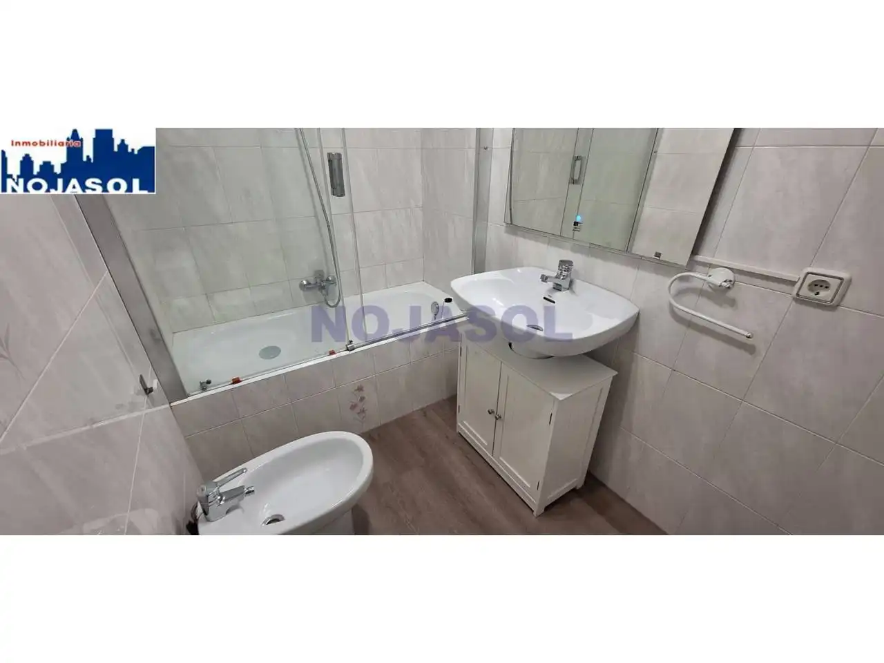 Baño de Apartamento de alquiler en Noja con Calefacción, Parquet y Terraza