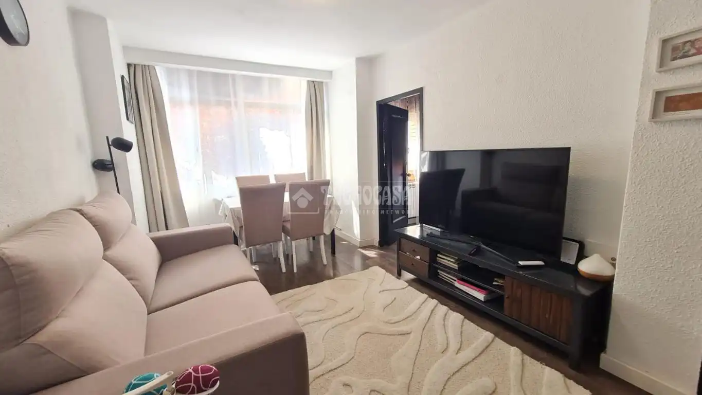 Living room of Flat for sale in Zaragoza  with Heating and Parquet flooring
