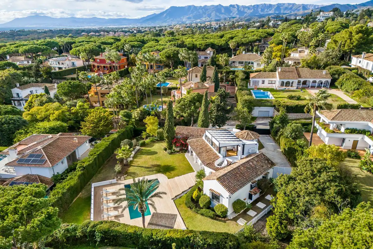 Vista exterior de Casa o chalet en venta en Marbella con Piscina