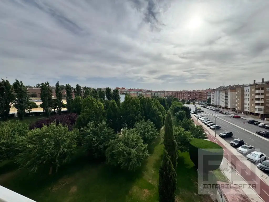 Außenansicht von Wohnung zum Verkauf in Ávila
