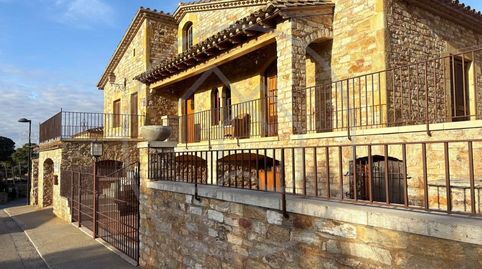 Casa de estilo masía construida artesanalmente con piedra de Begur