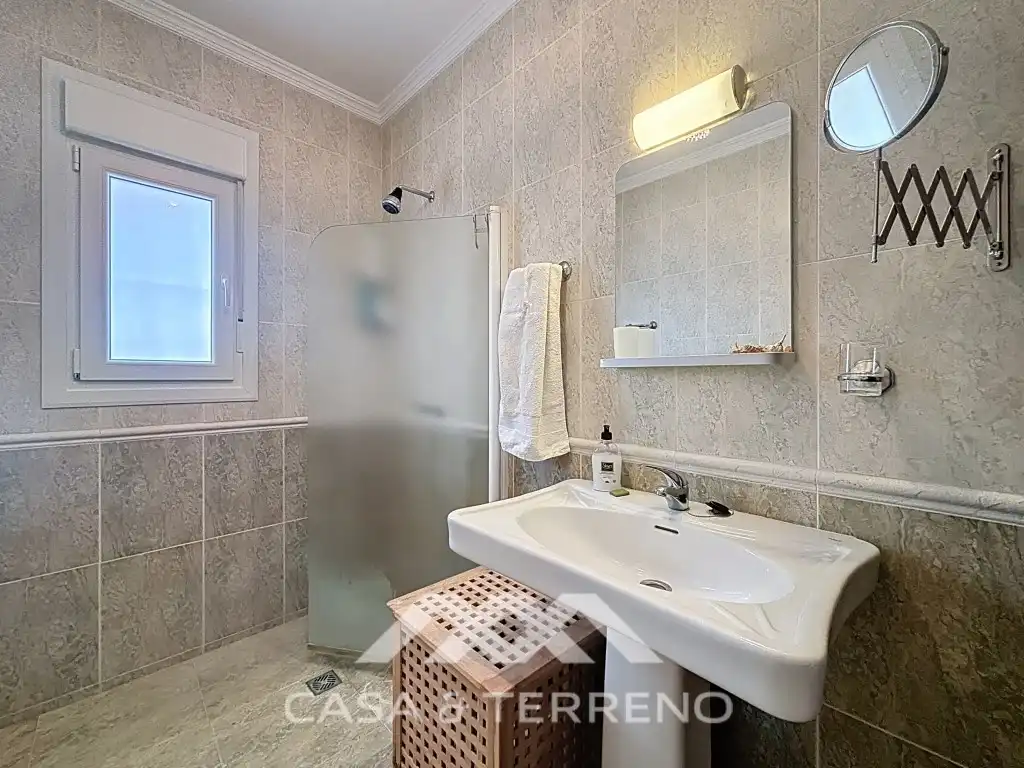 Bany de Casa o xalet en venda en Canillas de Albaida amb Aire condicionat, Calefacció i Jardí privat
