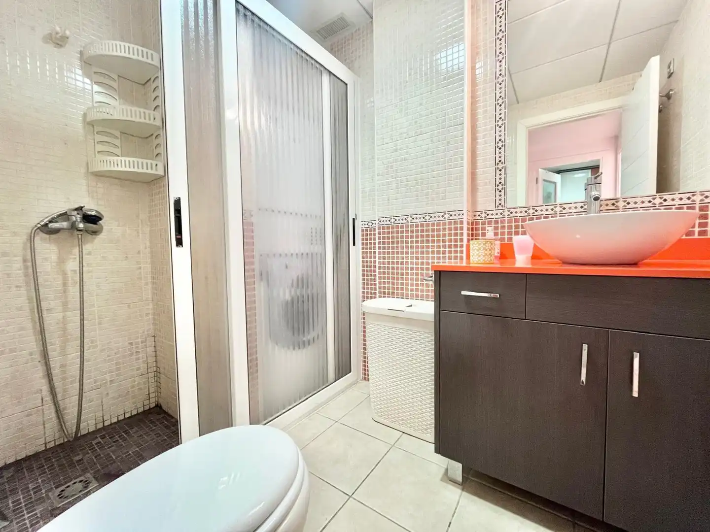 Bany de Apartament de lloguer en La Manga del Mar Menor amb Aire condicionat, Calefacció i Piscina