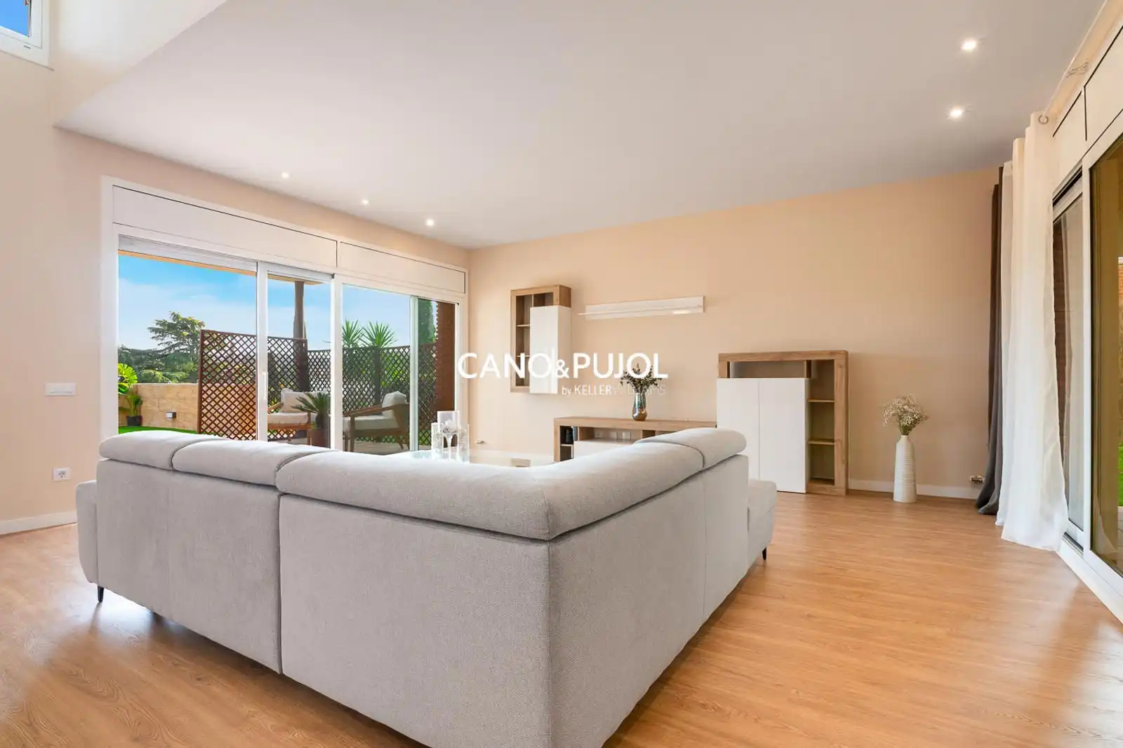 Living room of Houses for sale in Sant Cugat del Vallès  with Air Conditioner, Terrace and Swimming Pool