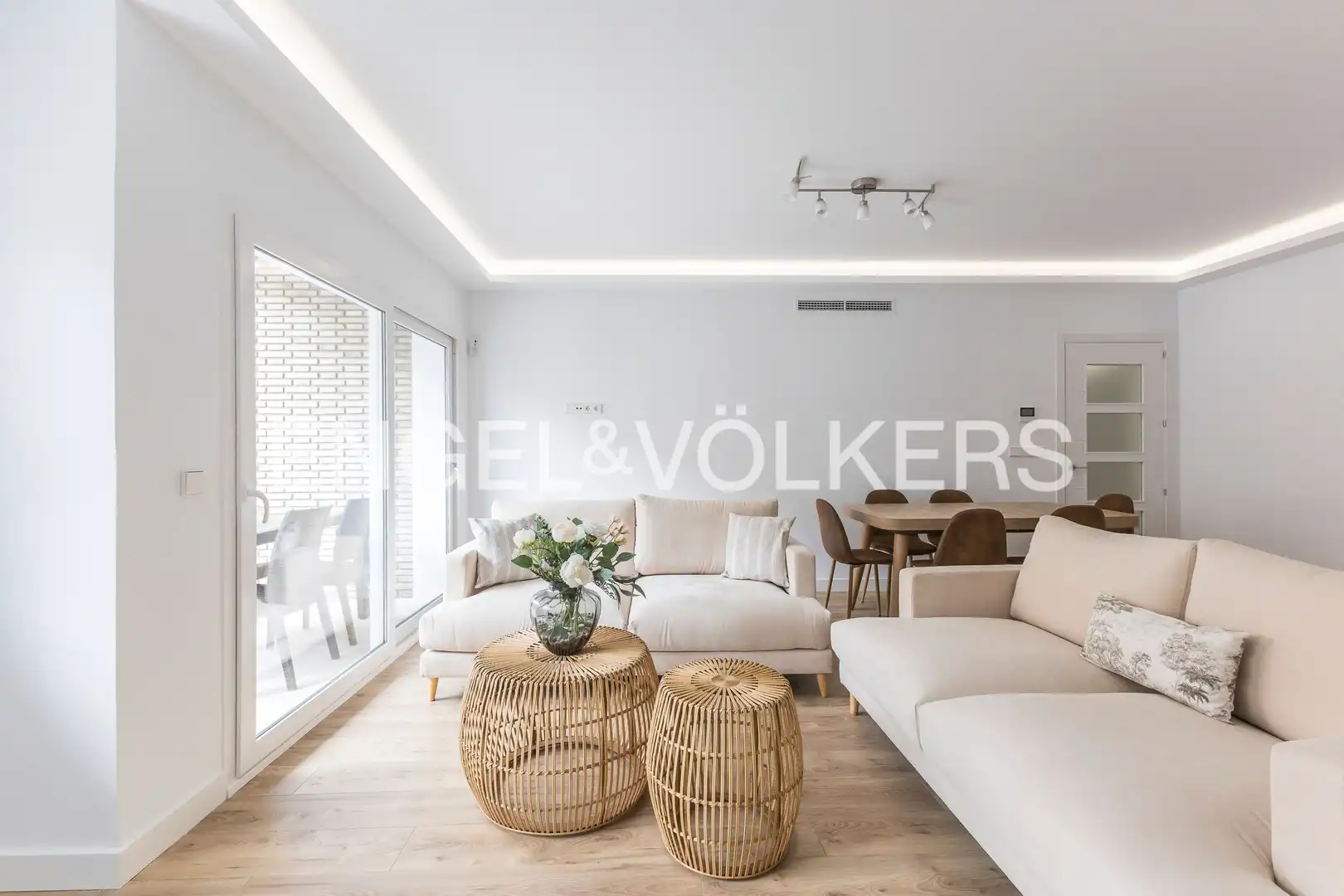 Living room of Flat for sale in Madrid  with Air Conditioner, Heating and Terrace