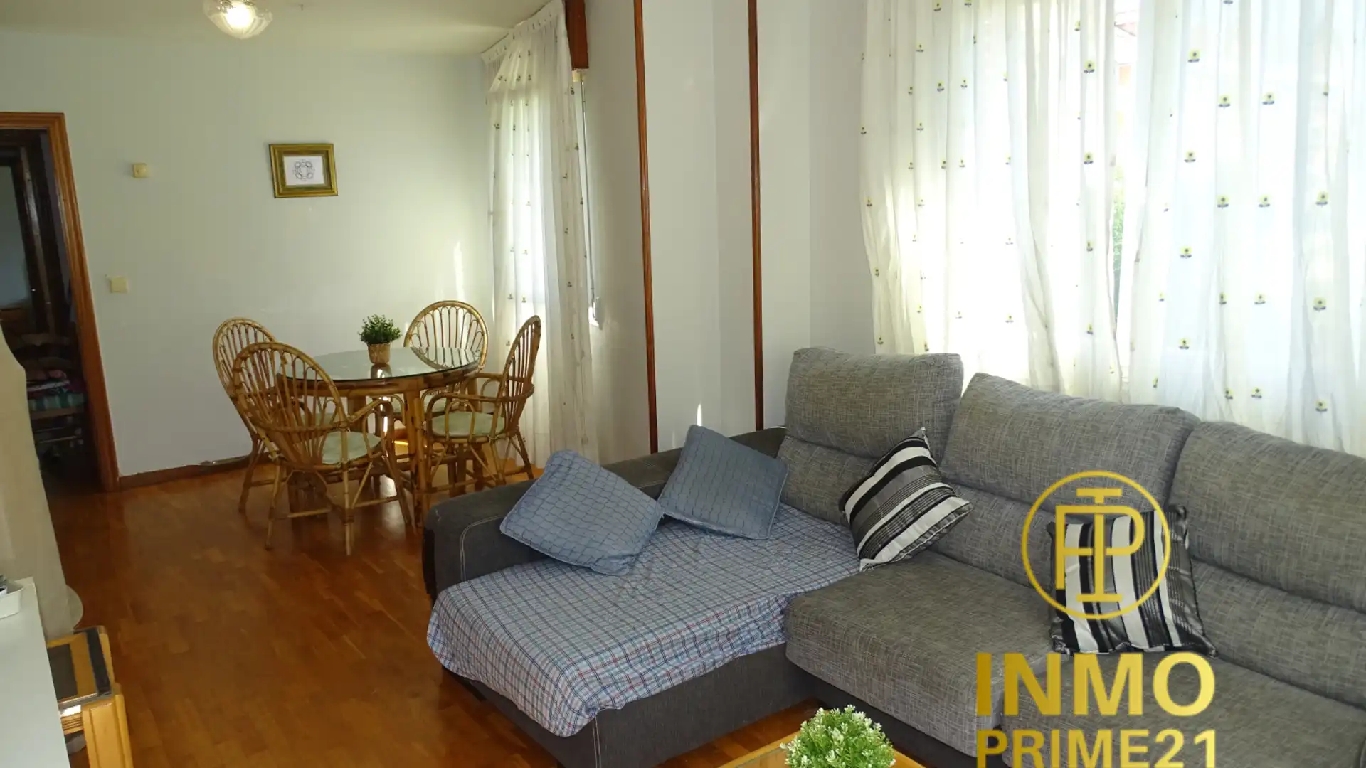 Living room of Flat for sale in Santander  with Heating, Private garden and Parquet flooring