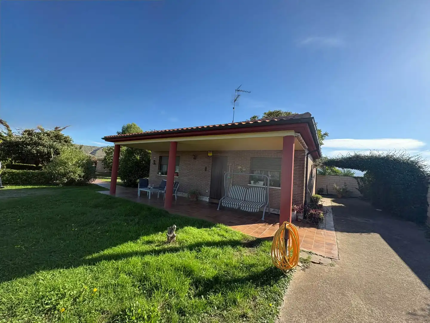 Vista exterior de Terreno en venta en Albelda de Iregua
