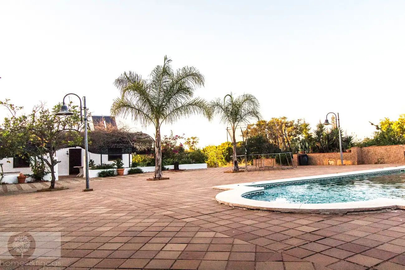 Schwimmbecken von Country house zum Verkauf in Ayamonte mit Schwimmbad und Möbliert