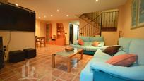 Sala d'estar de Casa adosada en venda en La Vall d'Uixó amb Aire condicionat, Terrassa i Balcó