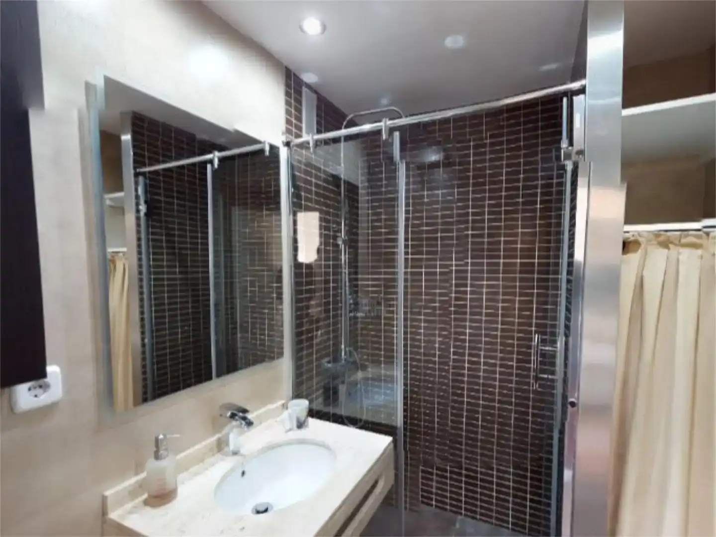 Badezimmer von Wohnung zur Miete in  Madrid Capital mit Klimaanlage