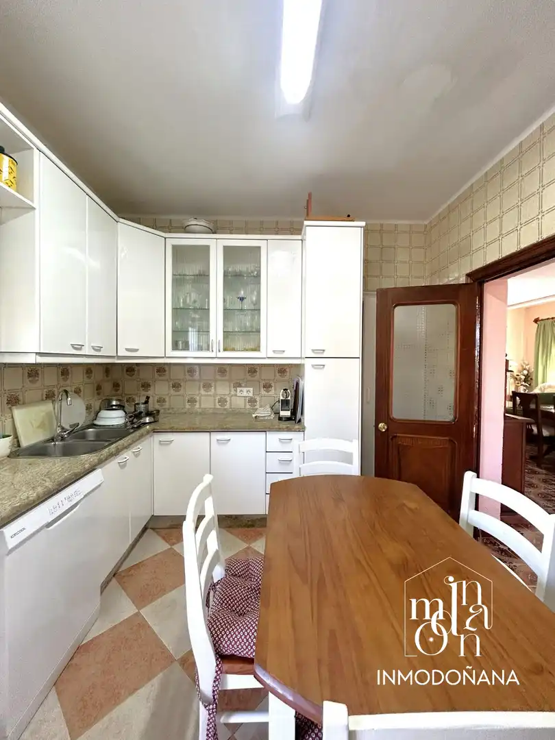 Cuina de Casa o xalet en venda en Almonte amb Jardí privat, Terrassa i Moblat