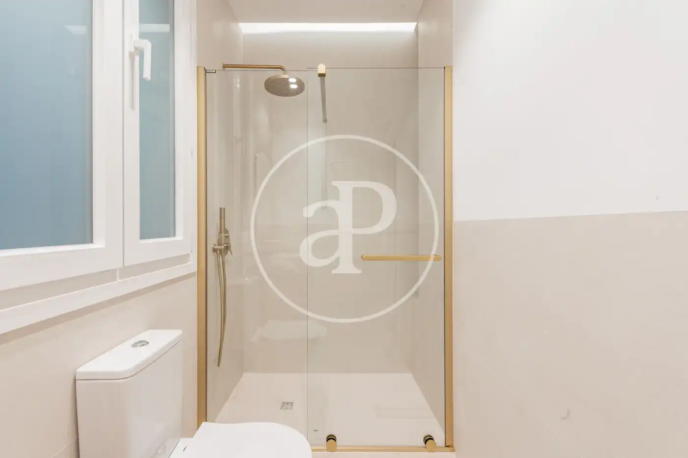 Bathroom of Flat for sale in Barrio de Salamanca