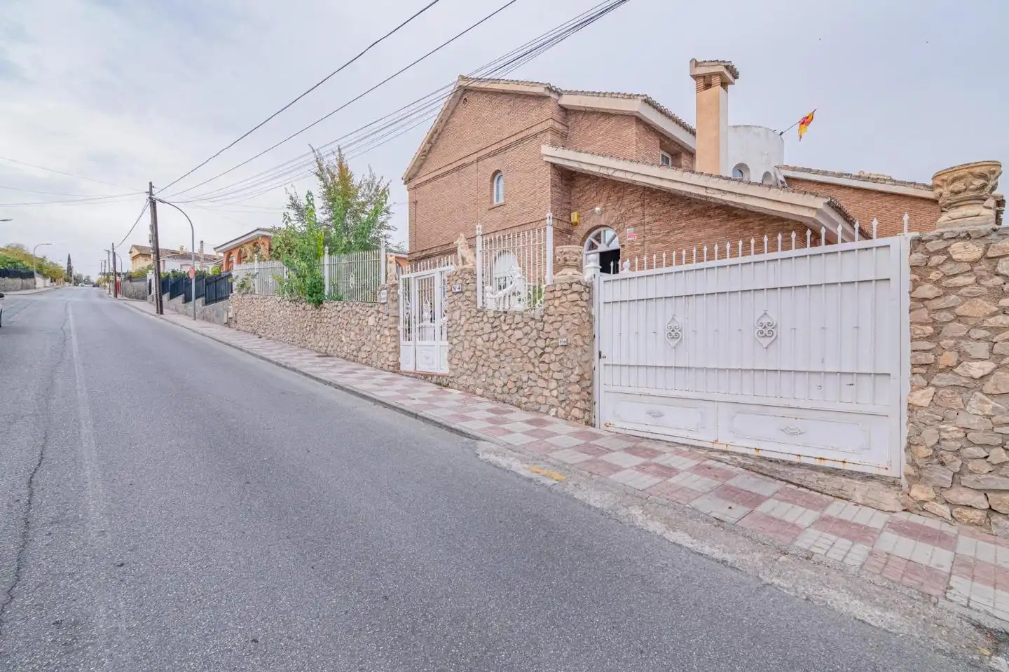 Vista exterior de Casa o xalet en venda en La Zubia amb Calefacció, Jardí privat i Terrassa