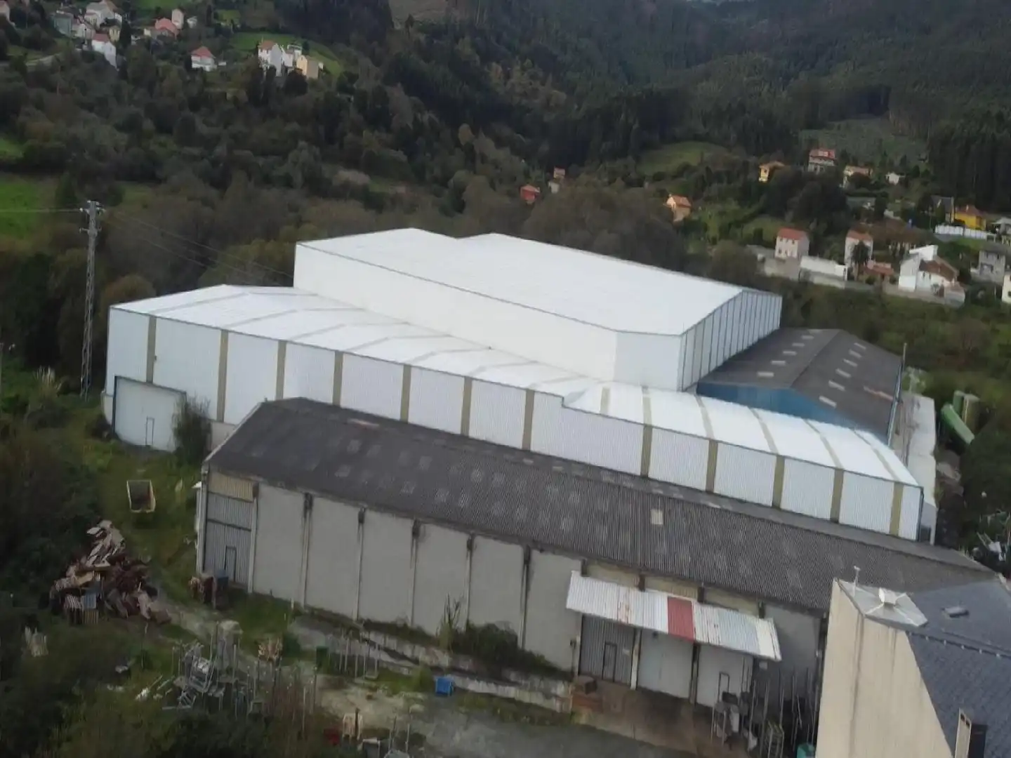Außenansicht von Fabrikhallen zum Verkauf in Cariño