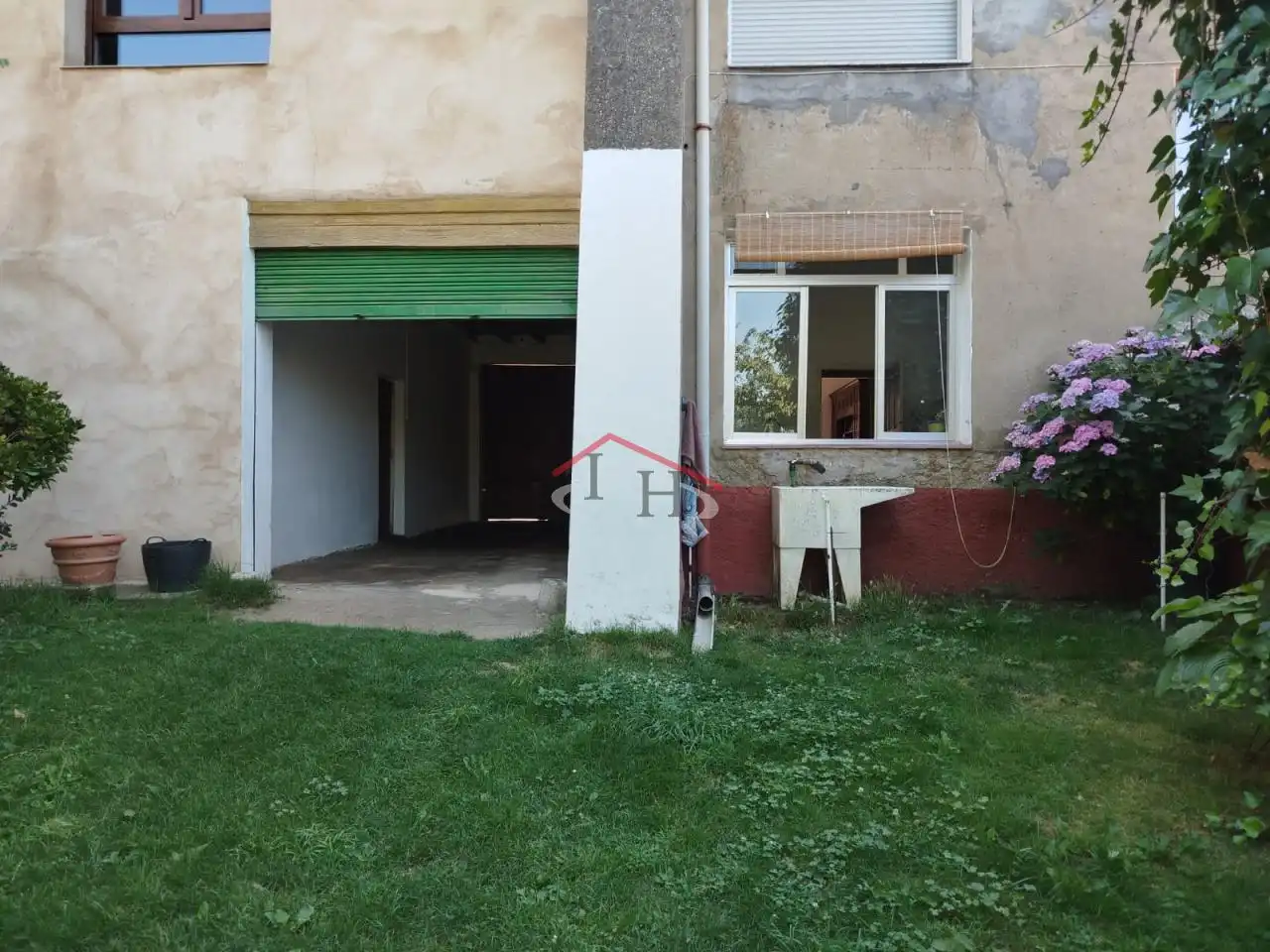 Vista exterior de Casa o xalet en venda en Onzonilla amb Jardí privat i Traster