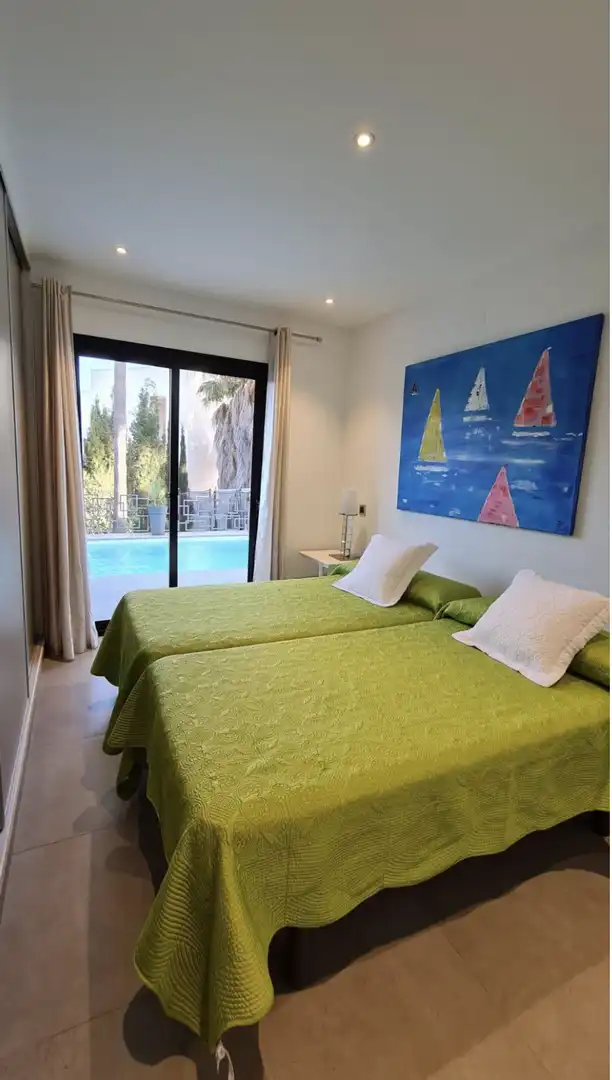 Habitación de Casa o chalet de alquiler en Estepona con Aire acondicionado, Jardín privado y Terraza