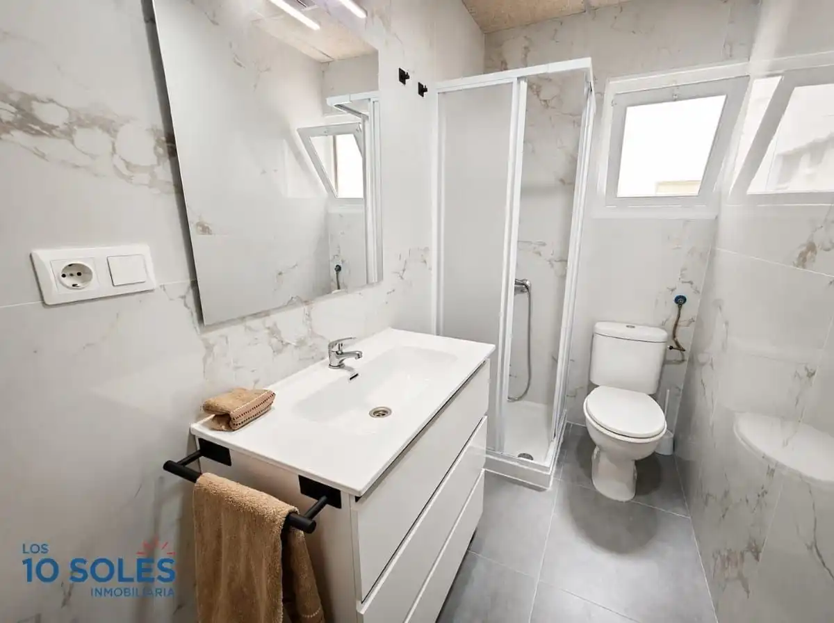 Baño de Apartamento de alquiler en Orihuela con Amueblado