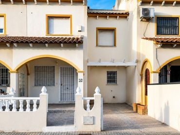 Casa rustica con balcone in vendita a N/A