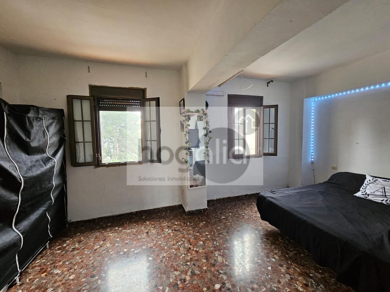 Bedroom of Flat for sale in  Sevilla Capital  with Air Conditioner and Storage room