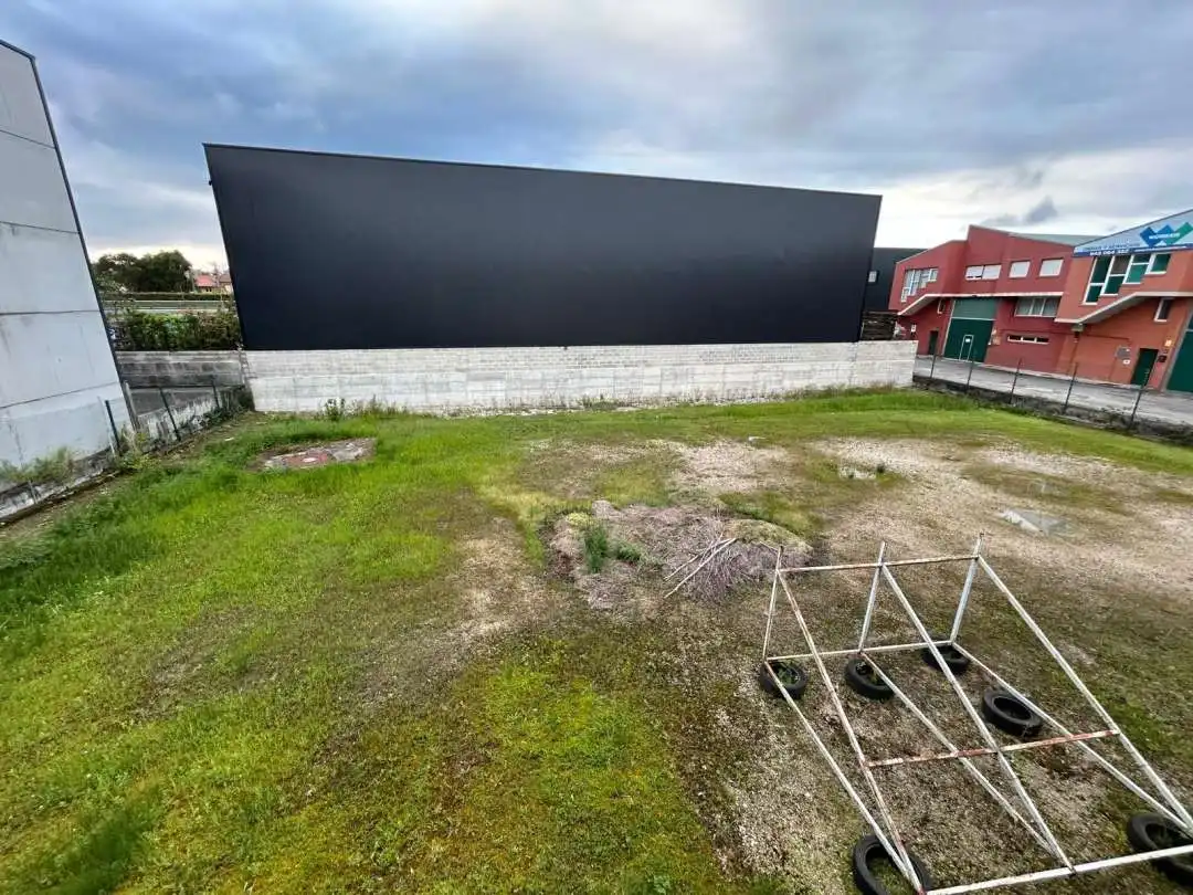 Terreno industrial de alquiler en Santa Cruz de Bezana