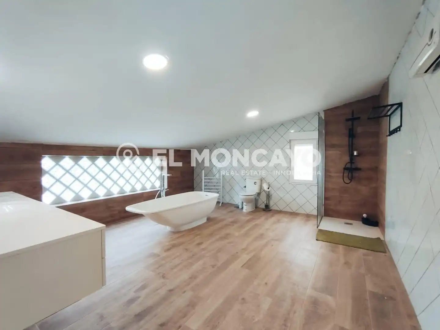 Bathroom of Houses for sale in Daya Nueva  with Air Conditioner, Heating and Private garden