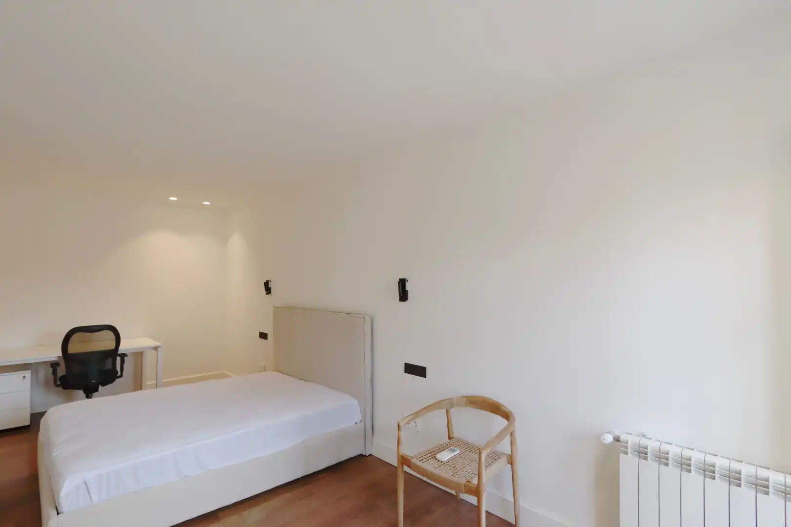Dormitori de Casa o xalet de lloguer en Madrid amb Aire condicionat, Calefacció i Jardí privat