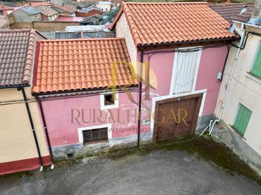 Semi-detached house for sale in Calle la Picota 11