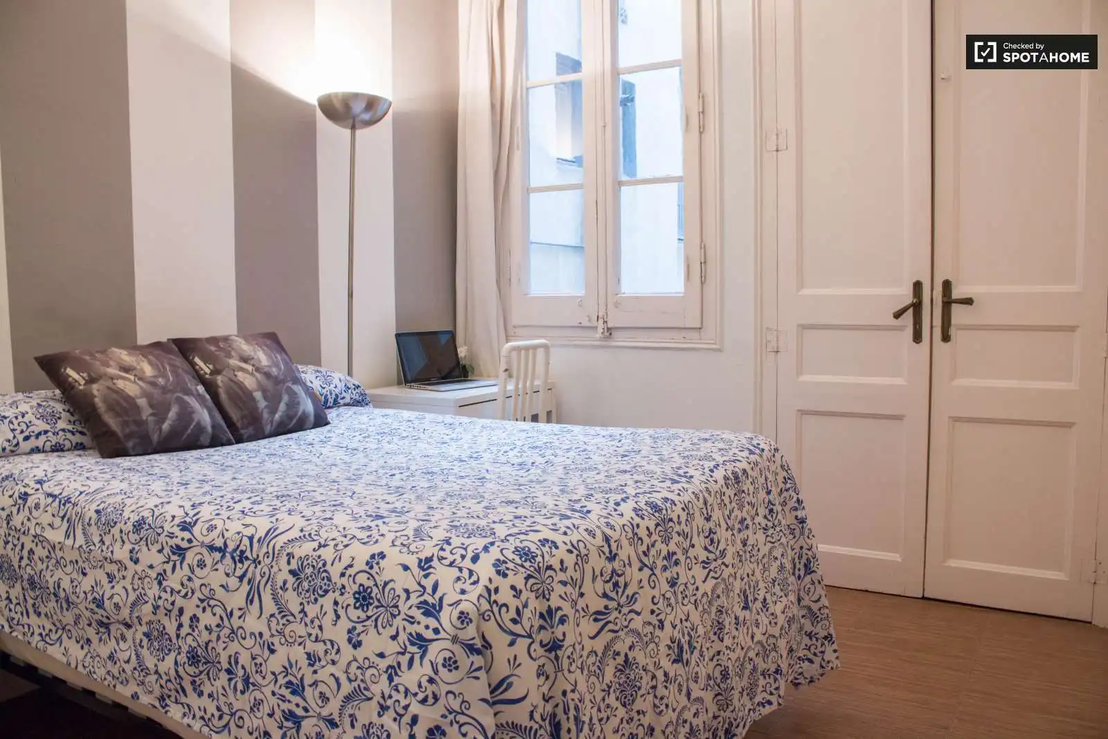 Bedroom of Flat for share in  Barcelona Capital  with Air Conditioner, Heating and Terrace