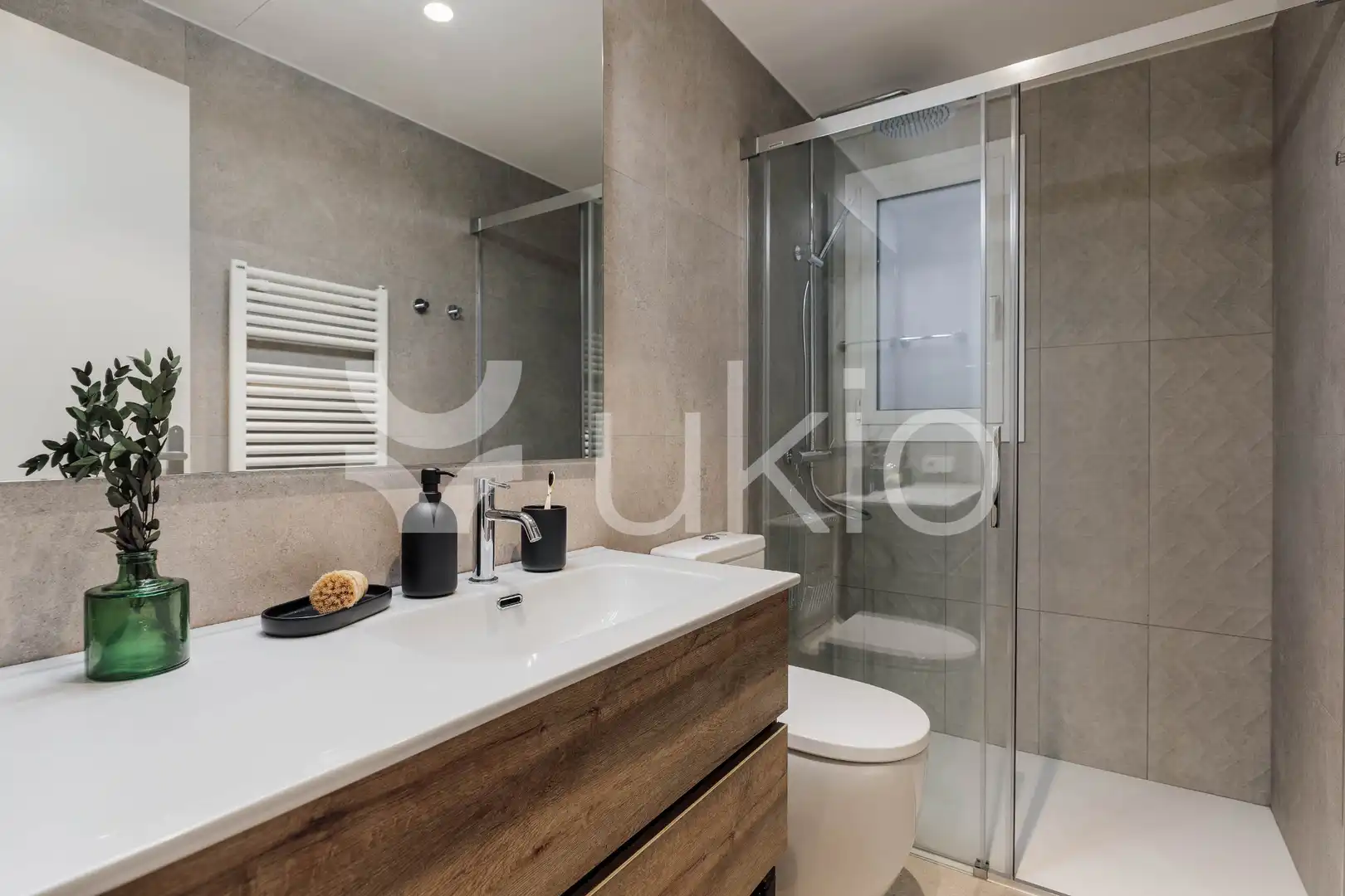 Bathroom of Apartments for rent in Barcelona  with Air Conditioner, Heating and Terrace