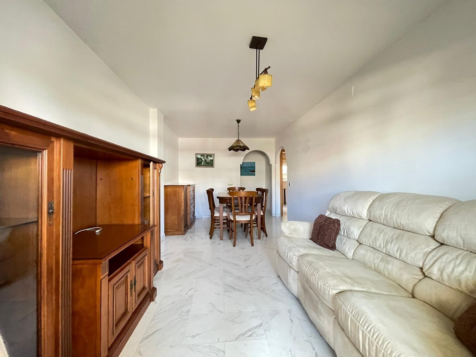 Sala d'estar de Apartament en venda en Estepona amb Terrassa, Traster i Piscina