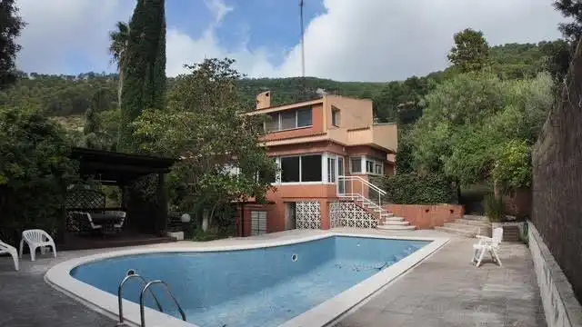 Chalet con piscina en venta en Torrelles de Llobregat