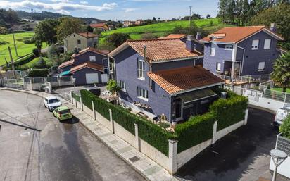 Vista exterior de Casa o xalet en venda en Polanco amb Calefacció, Jardí privat i Terrassa