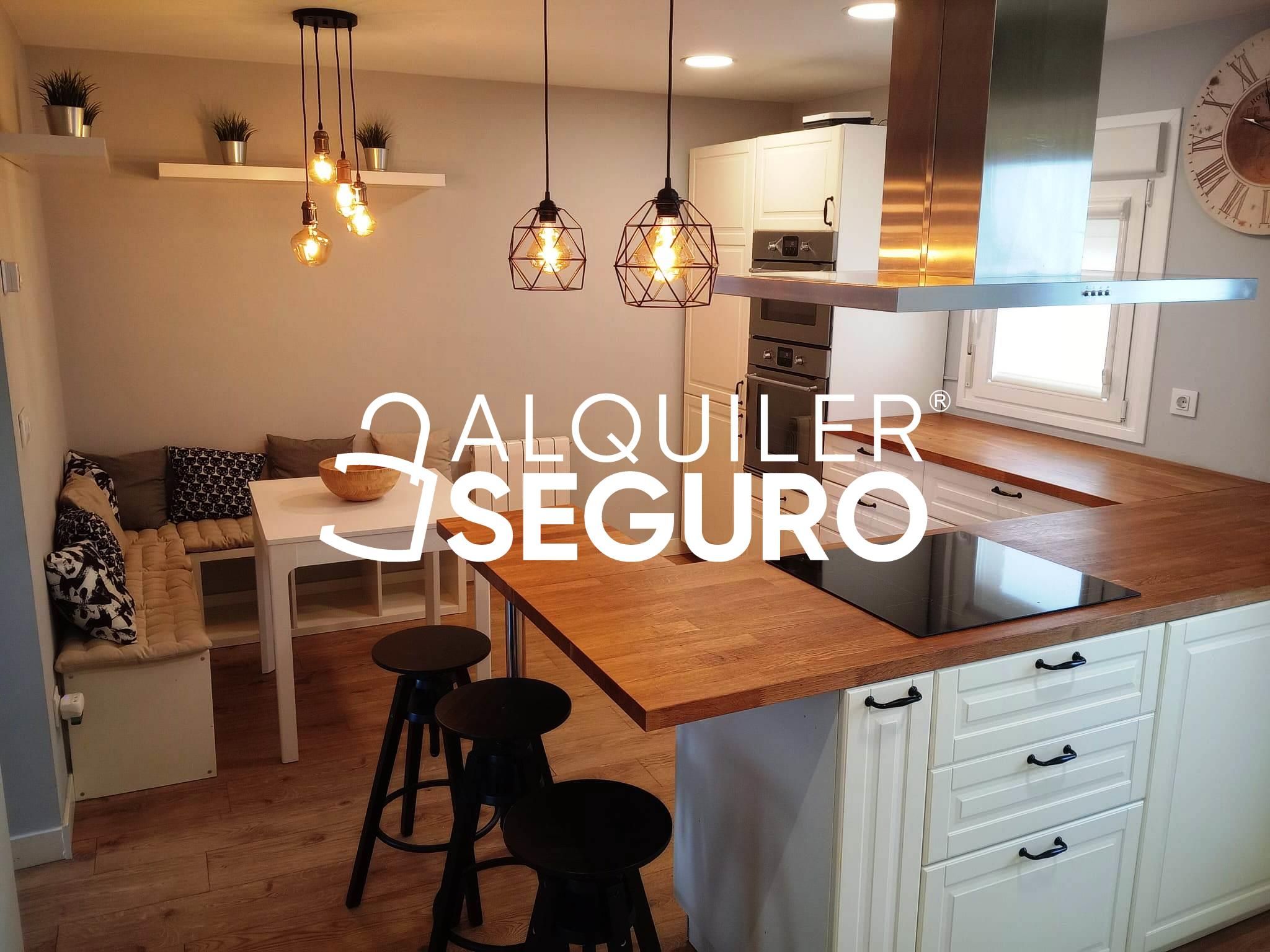 Cuina de Pis de lloguer en Valladolid Capital amb Calefacció i Moblat