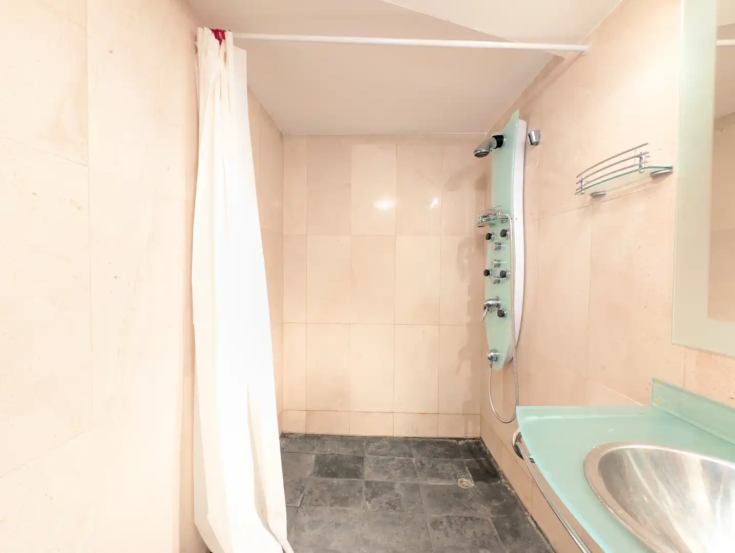 Baño de Local en venta en Zaragoza con Aire acondicionado
