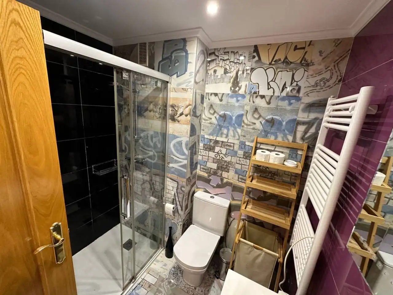 Baño de Apartamento de alquiler en Burgos con Calefacción, Parquet y Amueblado