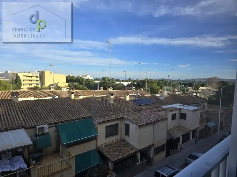 Außenansicht von Wohnung zur Miete in Elche / Elx mit Ofen, Waschmaschine und Balkon