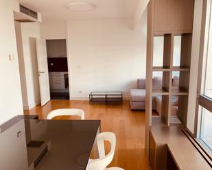 Sala d'estar de Pis de lloguer en  Madrid Capital amb Calefacció, Parquet i Terrassa