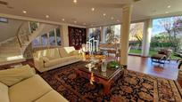 Living room of House or chalet for sale in  Logroño  with Air Conditioner, Terrace and Swimming Pool