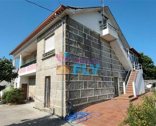 Vista exterior de Casa o xalet en venda en Pontevedra Capital  amb Calefacció, Jardí privat i Terrassa