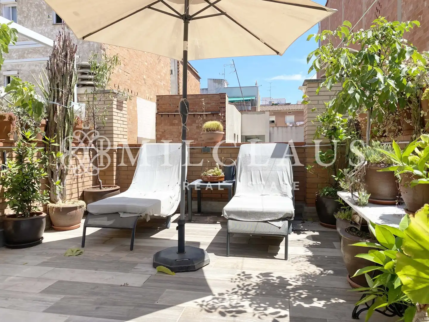 Terrasse von Einfamilien-Reihenhaus zum Verkauf in L'Hospitalet de Llobregat mit Klimaanlage, Heizung und Parkett