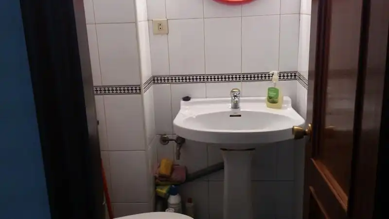 Badezimmer von Büro zur Miete in Avilés mit Möbliert