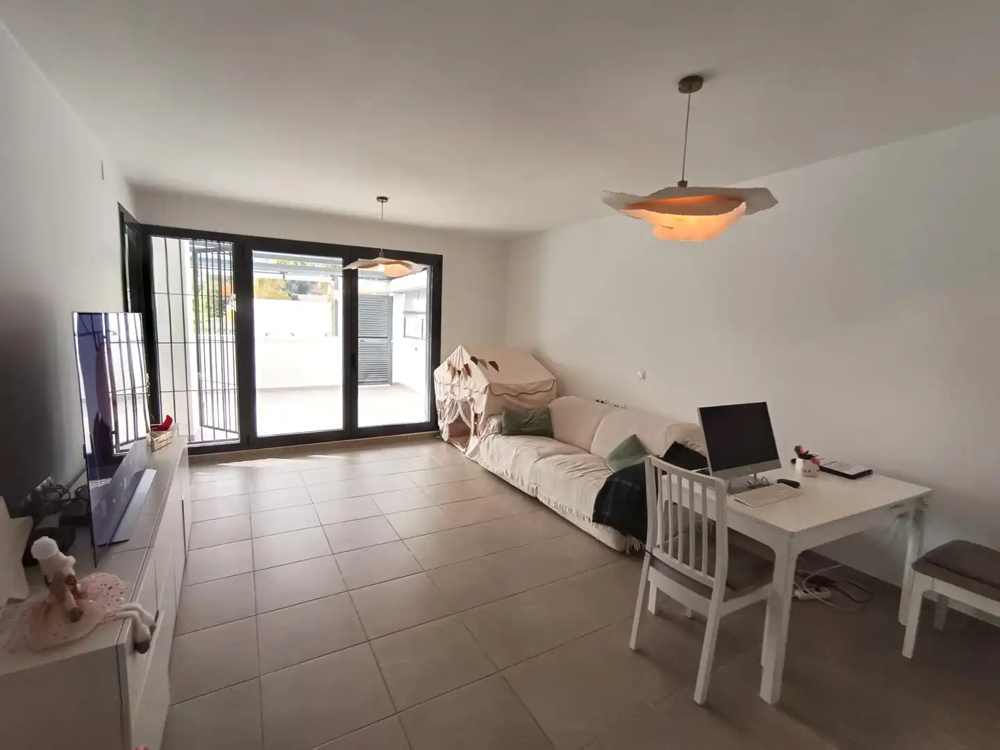 Sala de estar de Piso en venta en Málaga con Jardín privado, Terraza y Piscina comunitaria