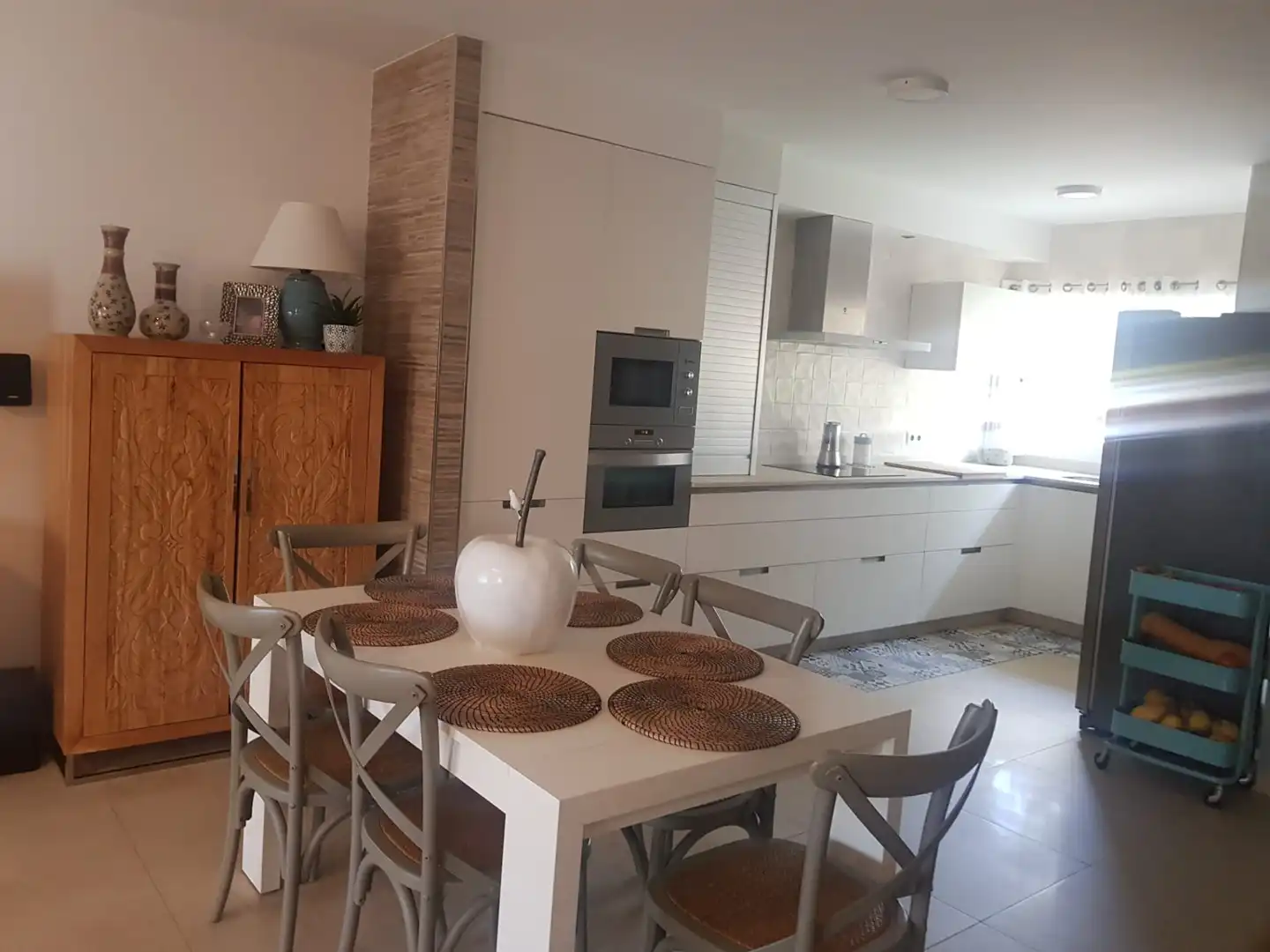 Küche von Einfamilien-Reihenhaus zum Verkauf in Nerja mit Klimaanlage, Heizung und Terrasse