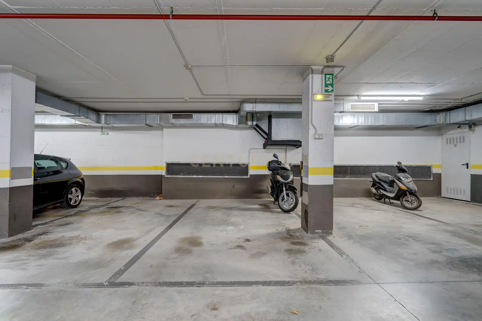 Parking de Dúplex en venta en Irun  con Trastero, Horno y Lavadora