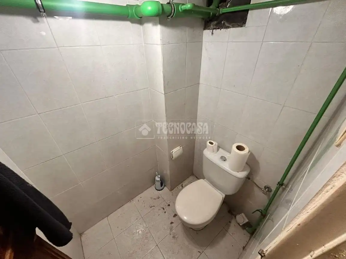 Badezimmer von Geschaftsraum zum Verkauf in Madrid