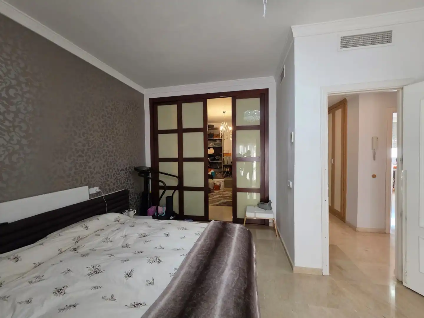 Dormitori de Casa o xalet en venda en La Rinconada amb Aire condicionat, Calefacció i Jardí privat